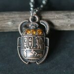 Ägyptische Scarabeus Anhänger mit Kristallen besetzt und Halskette 60cm – Bild 2