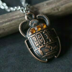 Ägyptische Scarabeus Anhänger mit Kristallen besetzt und Halskette 60cm