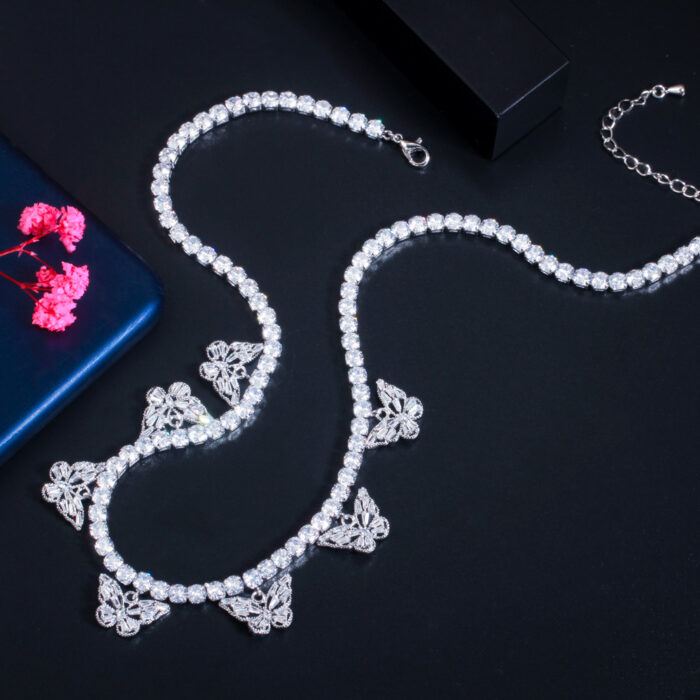 CWWZircons Bling Iced White Gold Color Cubic Zirconia Cute Butterfly Charm Chain Necklace Collar for Women Jewelry CP070 – Bild 6