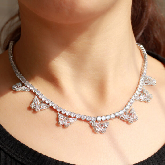 H37ec956e82404f0081c50655e32ccbc7q.jpg CWWZircons Bling Iced White Gold Color Cubic Zirconia Cute Butterfly Charm Chain Necklace Collar for Women Jewelry CP070 – Bild 1