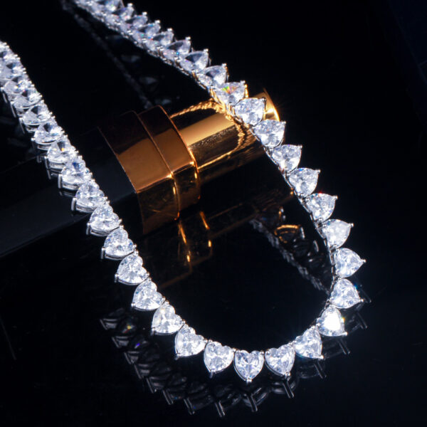 CWWZircons Shiny 5A Cubic Zirconia Heart Shape Iced Bling CZ Tennis Necklace for Women Fashion Hip Hop Party Jewelry CP082