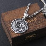 the Wizard wolf head pendant necklace for Geralt with a The Wild Hunt 3 Figure TV – Bild 5