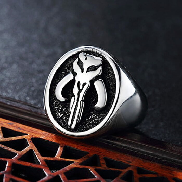 1646061333-1.jpg Fine Polished Alien Skull Ring for Men And Women Cool Stainless Steel Punk Biker Ring Vintage Gothic Signet Ring Dropshipping – Bild 1