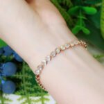 CWWZircons Elegant Chic 585 Gold Color Cute Love Heart Shape CZ Tennis Bracelet Bangle for Women Best Friends Jewelry Gift CB239 – Bild 3
