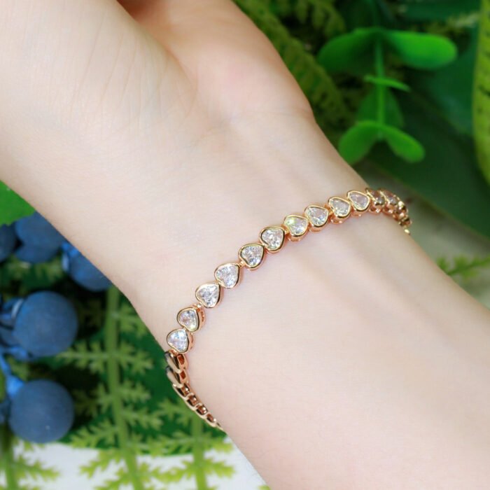 CWWZircons Elegant Chic 585 Gold Color Cute Love Heart Shape CZ Tennis Bracelet Bangle for Women Best Friends Jewelry Gift CB239 – Bild 3