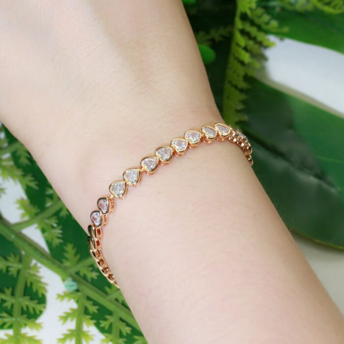 CWWZircons Elegant Chic 585 Gold Color Cute Love Heart Shape CZ Tennis Bracelet Bangle for Women Best Friends Jewelry Gift CB239 – Bild 2