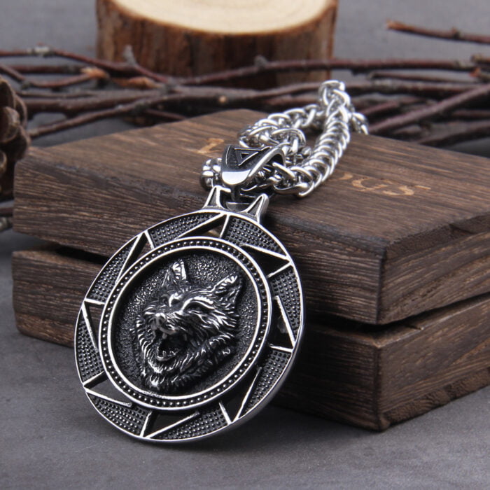 H067f6b56d4dc413ea7b8ac9e625e330fT.jpg Never Fade Men stainless steel Wolf head norse viking pendant necklace vikings wooden box as christmas gift – Bild 1