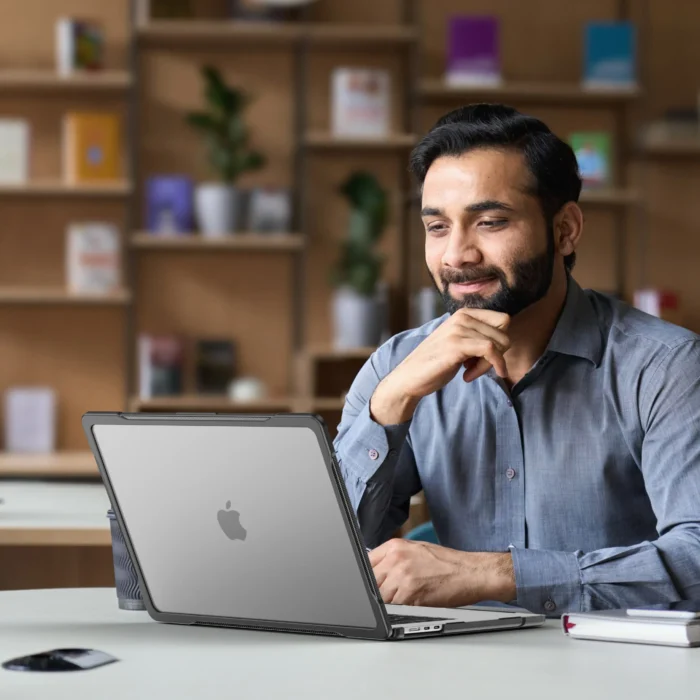 MacBook Pro 14 16 Zoll Hülle Transparent Carbon Schutzset mit Folie – Bild 6