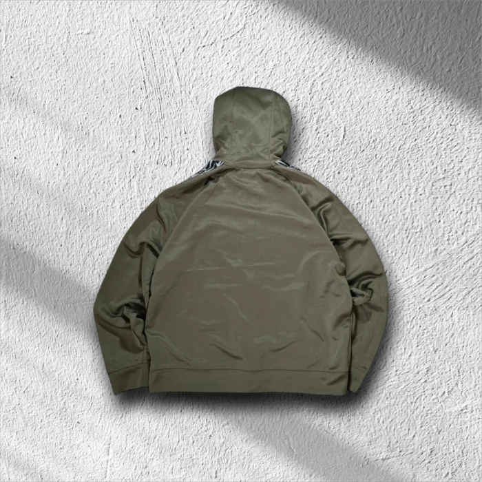 Nike Sportswear Repeat Hoodie Olive – Logo Tape – Bild 2